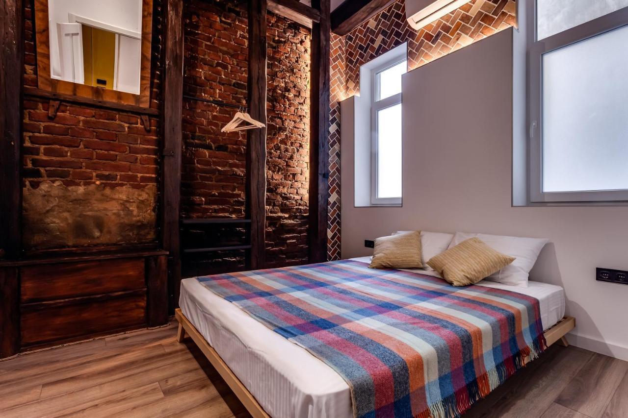 Leogrand Apartments On Kniazia Romana 6 Lviv Exteriör bild