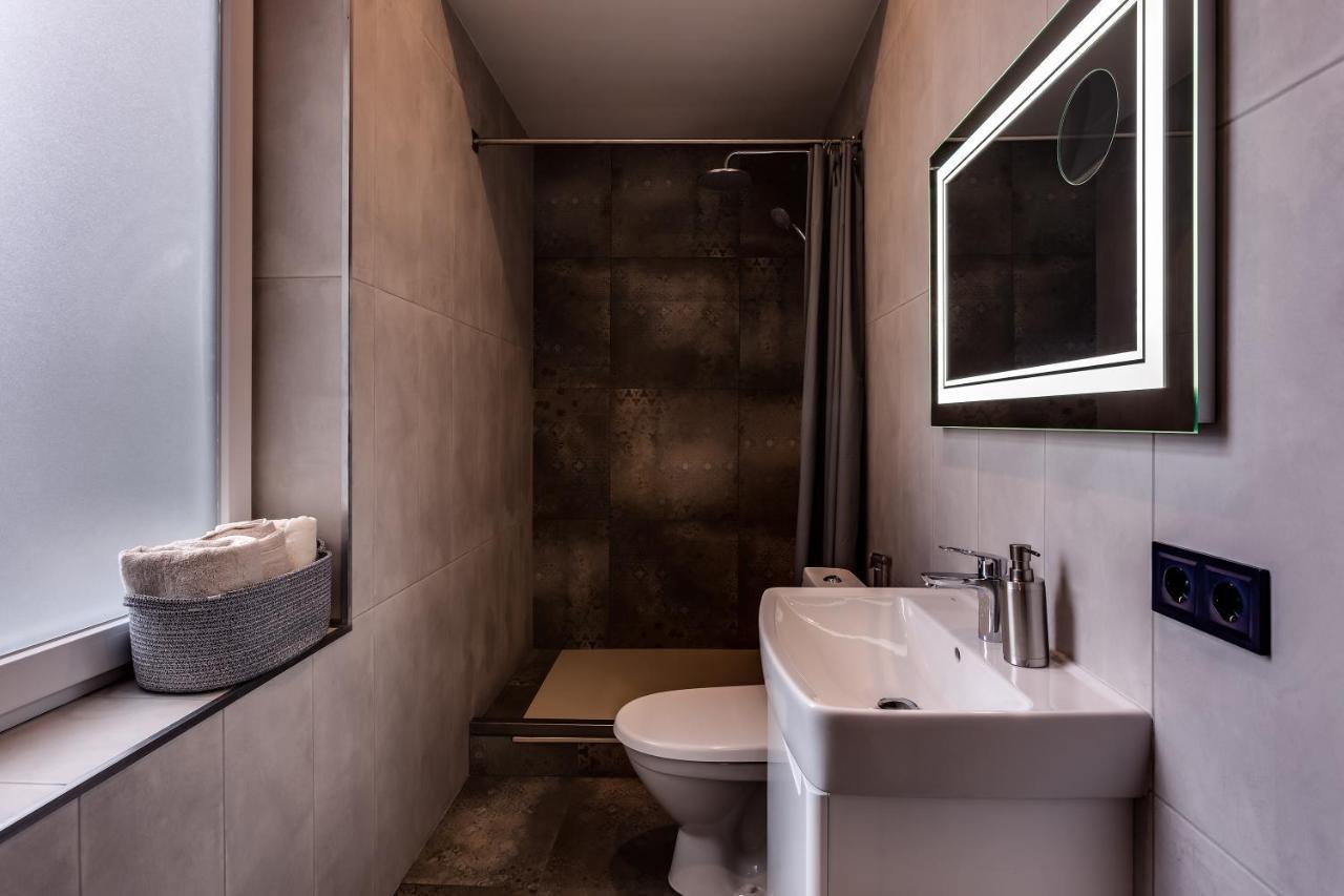 Leogrand Apartments On Kniazia Romana 6 Lviv Exteriör bild